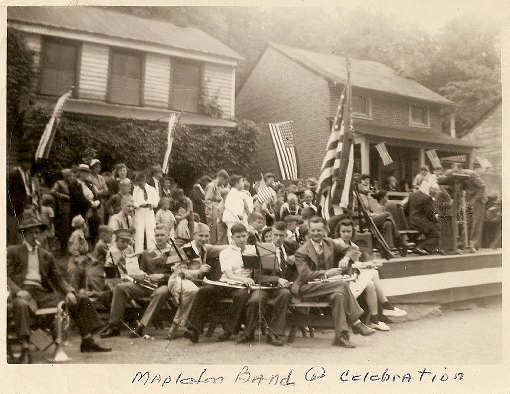 parade mapleton 1.jpg